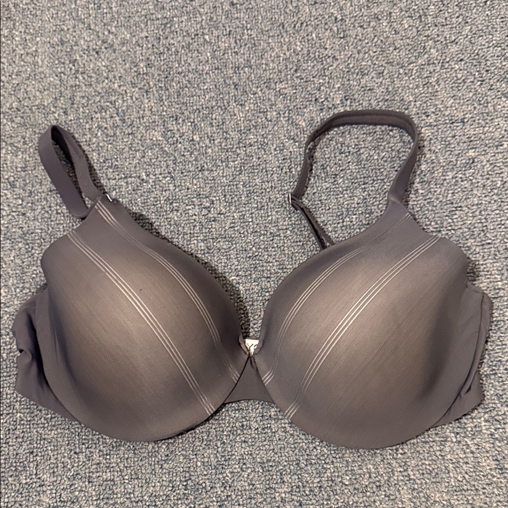 Victoria’s Secret’s Body by Victoria IPEX Gray Bra